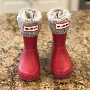Red Hunter boots with cable knit sock